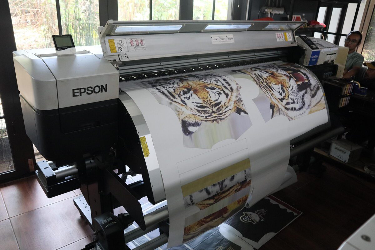 Roll-to-roll fabric printing machine running in the workshop